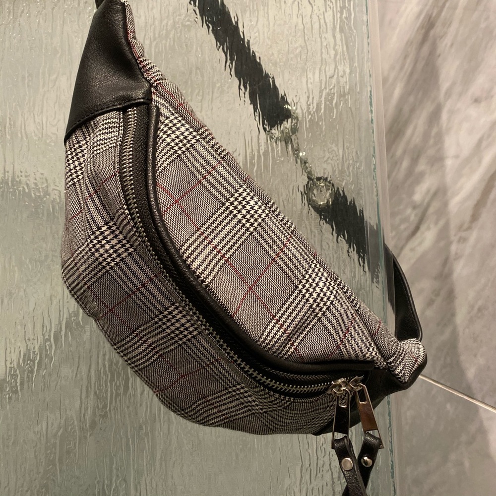 Plaid White / Black Fanny Pack